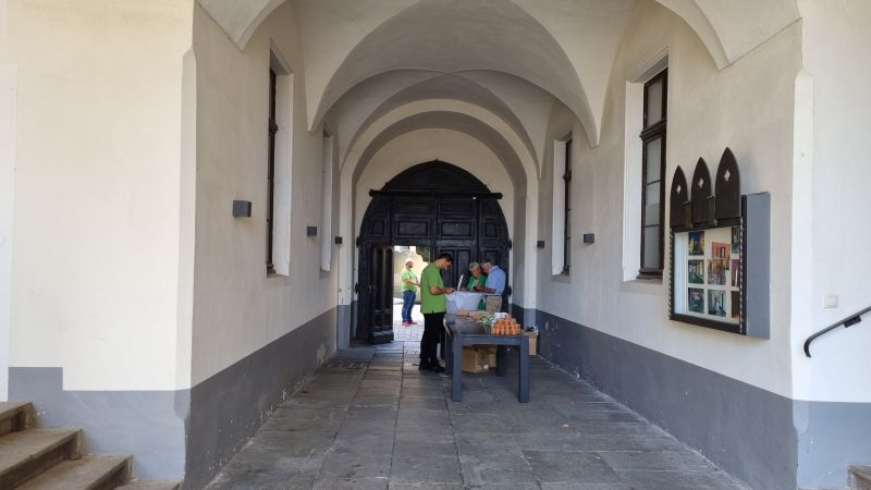 Vorbereitung Gästeempfang Jubiläum Heizöl Reifert