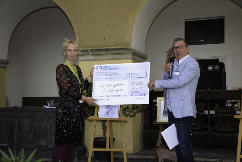 Der Meistbeteiligungspreis für die Kita St. Walburgis, Leubsdorf - vertreten durch Fr. Sabine Konrad